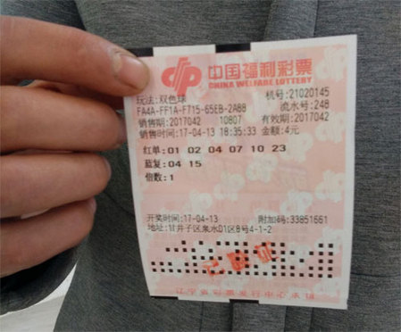 影片发布一组角色剧照，并同步曝光演员阵容，在杭州的湖光山色中，正上演这场关于“爱和美味”的温暖故事。