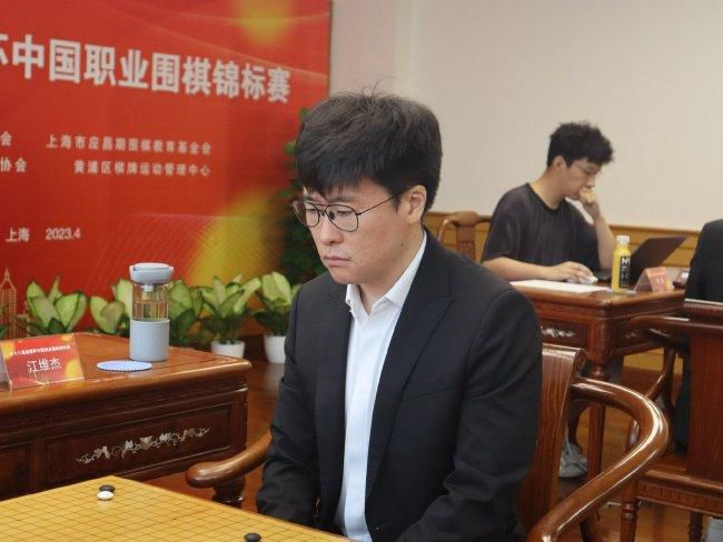 温子仁将东方神秘主义与西方工业恐怖美学融合，例如《招魂》系列以“家庭危机”为内核，用欧美观众熟悉的驱魔叙事包裹亚洲民间传说。