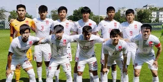 警方通报TFBOYS粉丝打架 追星别追出法律底线 2023-08-07 日前，TFBOYS粉丝在西安奥体中心体育场外打架的视频引发广泛关注。