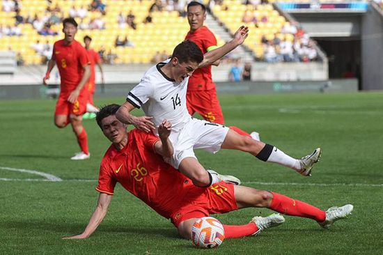 CCTV6 VIP影院 全部 电影 电视剧 影人 视频 图片 新闻 更新时间 所有 1小时内 今日内 1周内 1个月内 从资讯频道搜索 结果 161660 条 电影《情圣3》发布主题曲MV 肖央献唱大笑跨年 2025-12-26 贺岁档喜剧《情圣3》发布主题曲《大雨来财》MV，歌曲由监制兼领衔主演肖央亲自作词作曲，充满喜感的魔性旋律搭配影片笑点十足的高能名场面，欢乐氛围拉满，更有未曝光的搞笑彩蛋等你来解锁！