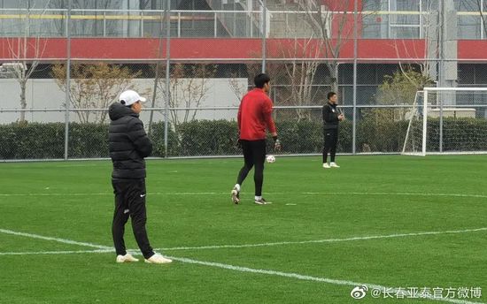 格伦·克洛斯、莎拉·保罗森、泰亚娜·泰勒、金·卡戴珊、妮... 法鲨归来！
