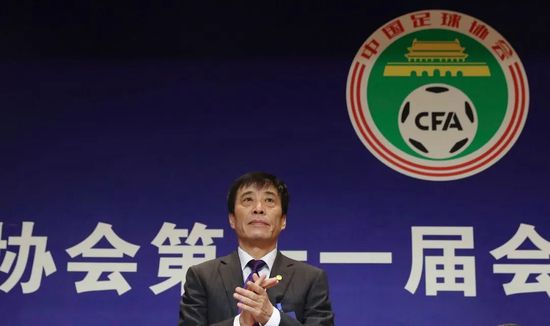 彼时，边巍向卡梅隆介绍正在研发的放映系统，“我们的