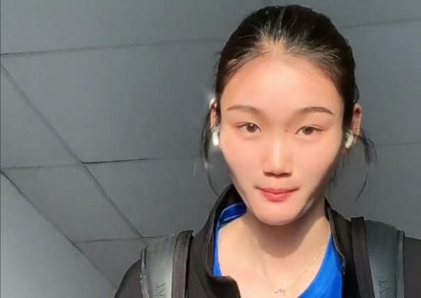 作为构建“寒战”宇宙的关键拼图，影片将镜头对准香港回归前夕的权力风暴中心，一宗富商绑架案意外牵扯出英方、警队、富商、黑道四方势力，各方都怀揣…… 寒战1994刘德华 蒋龙杨超越…爆笑接梗!