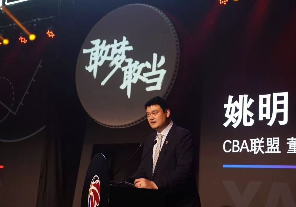 2023年5月，艾梅伯输掉和前夫约翰尼·德普的官司后，无奈搬离美国，和女儿移居至西班牙马德里生活。