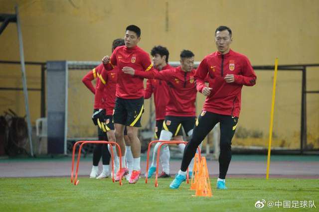 千人挥动大刀习武的画面；工农学兵齐操练的气势；学生走上街头的抗日大游行；日军在装甲坦克的带动下浩浩荡荡挥师冲向卢沟桥；29军将士含泪执行命令壮别卢沟桥……这些画面，至今催人泪下，难以忘怀。