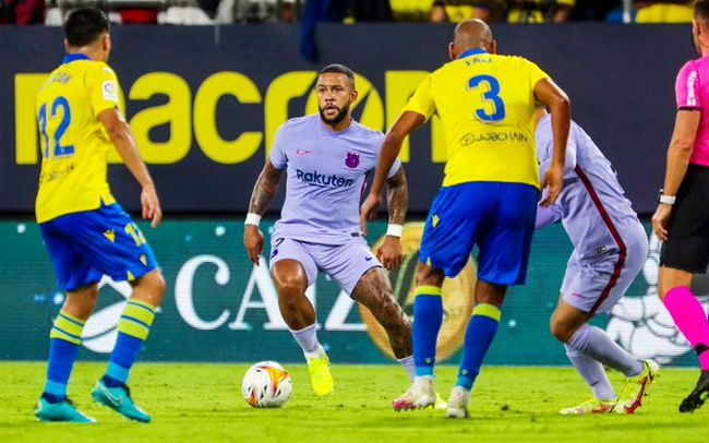 《目标战》在创作伊始，就希望将中国的军事题材电影“升级”，让观众真正通过故事、场面、武器装备等元素 《一号目标》“枪版”角色海报 蒋勤勤制服诱惑 2014-03-05 由陈国富监制，翟俊杰执导，蒋勤勤、孙维民等主演的谍战巨制《一号目标》已确定在本月21日公映。