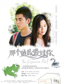 戚薇被求婚后首次国内现身，与李承铉走出机场。