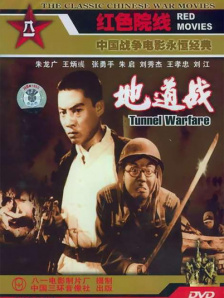 《霍比特人3》曝新特辑 马丁·弗瑞曼忆拍摄经历 2015-01-07 由华纳兄弟影业出品、《指环王》原班人马打造的魔幻片《霍比特人：五军之战》（以下简称《霍比特人3》），曝光了一段名为“十七年之旅”的特辑，该视频回顾了众人十七年的“中土之旅”。