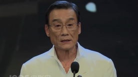 《爱与黑暗的故事》首映 波特曼香槟色礼服显优雅 2016-08-16 美国纽约，当地时间2016年8月15日，电影《爱与黑暗的故事》举行首映会。
