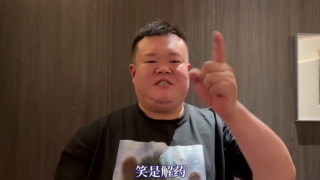 无论是衬衫与纱裙的搭配，还是慵懒随性的oversize衬衫裙，再加上精心设 陈妍希爱情滋润发福圆润 玩自拍比爱心手势卖萌 2015-11-14 陈妍希、郑元畅出席某代言活动。